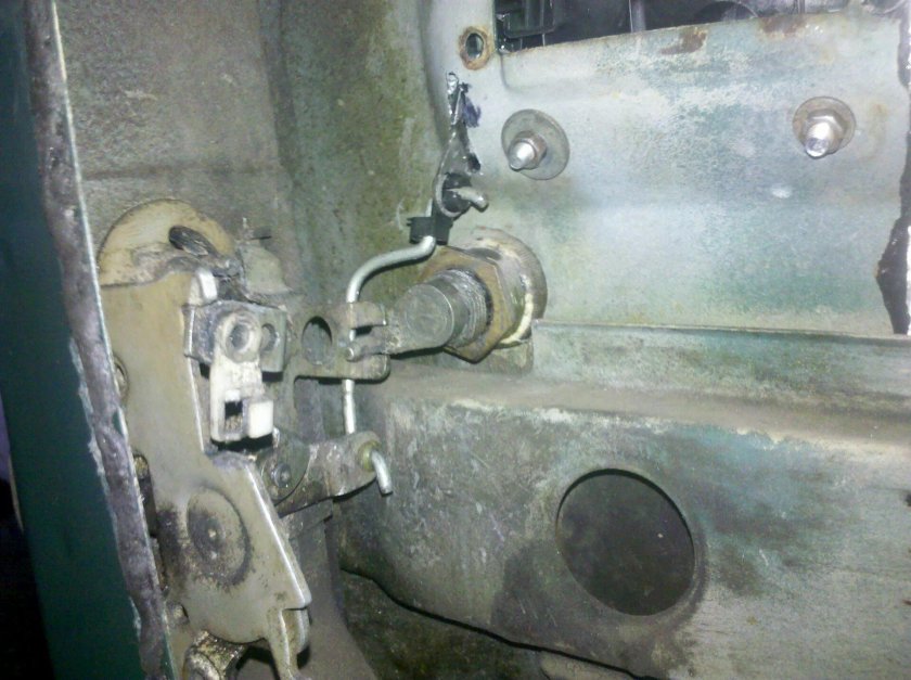 Замок двери Москвич 2141