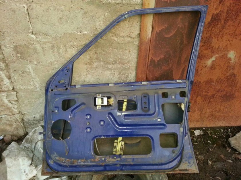 Передняя дверь ИЖ Ода 2126