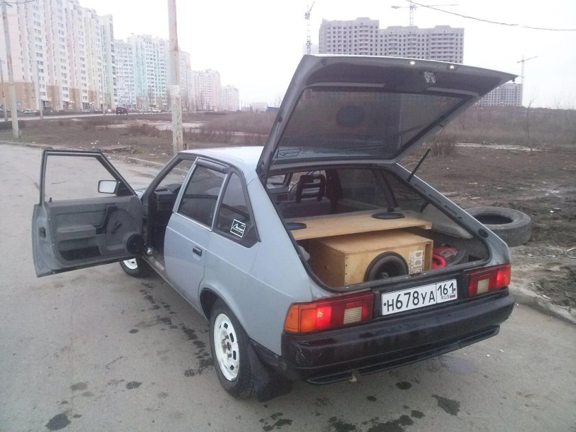 АЗЛК 2141 автозвук
