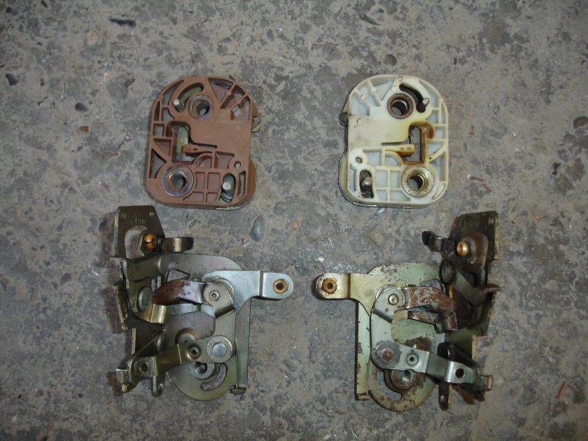 Дверные замки Москвич 2141