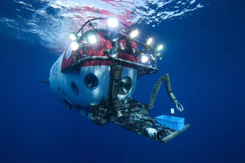 Manned submersible