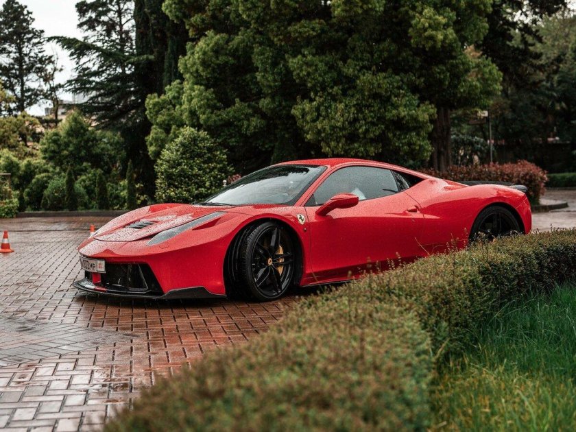 Ferrari 458 Italia красная