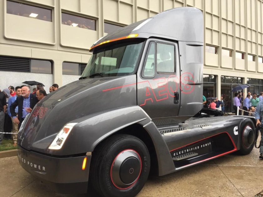 Грузовик Tesla Semi-Truck