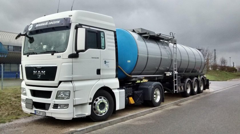 Мерседес Актрос цементовоз