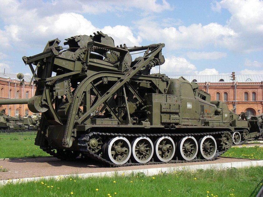 Траншеекопатель военный БТМ-4м