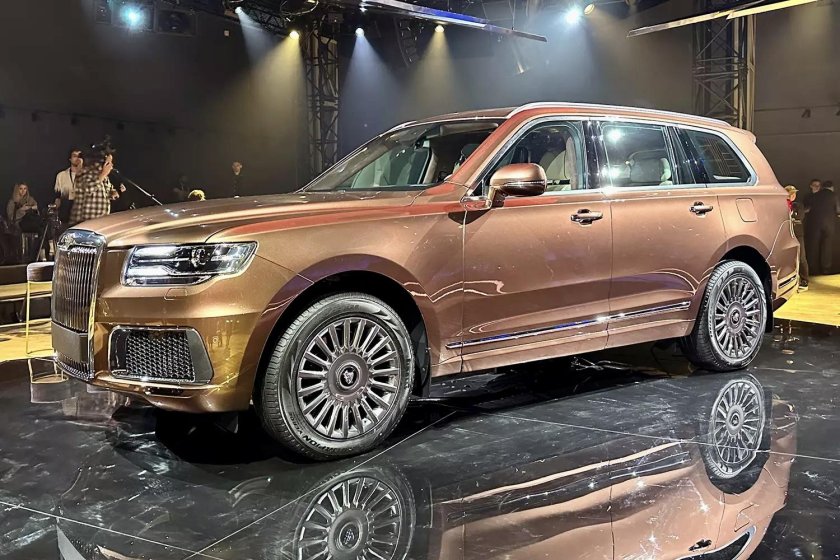 Кроссовер Аурус комендант