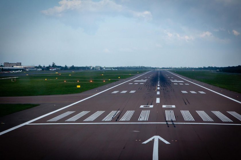 Взлетно посадочная полоса аэропорта