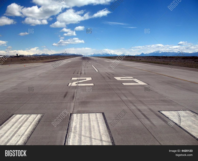 Взлётно-посадочная полоса сбоку