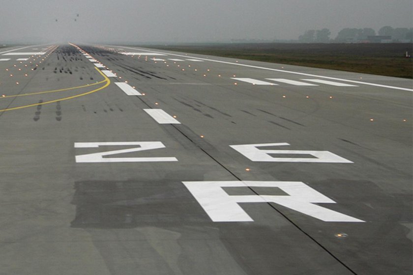 Взлетно посадочная полоса аэропорта