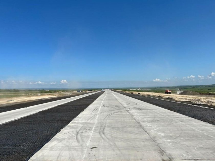 Взлетно посадочная полоса аэропорта