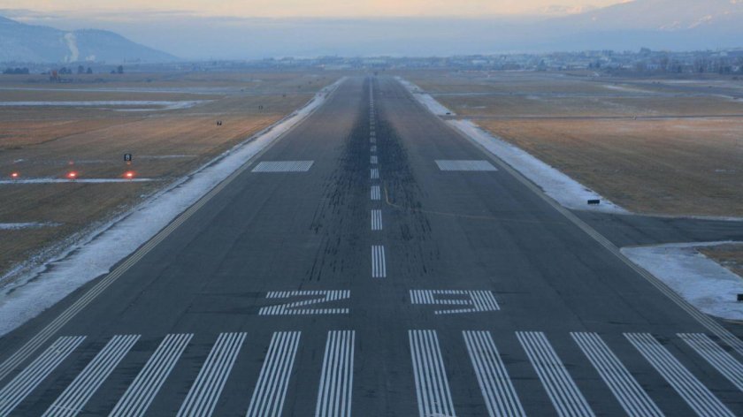 Взлетно посадочная полоса аэропорта