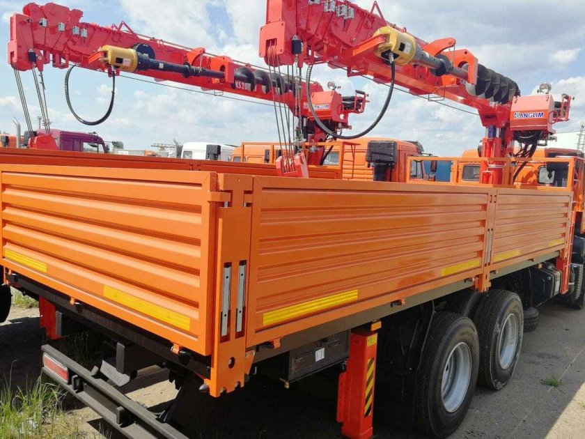 Бортовой КАМАЗ 65115 С КМУ Kanglim 2056