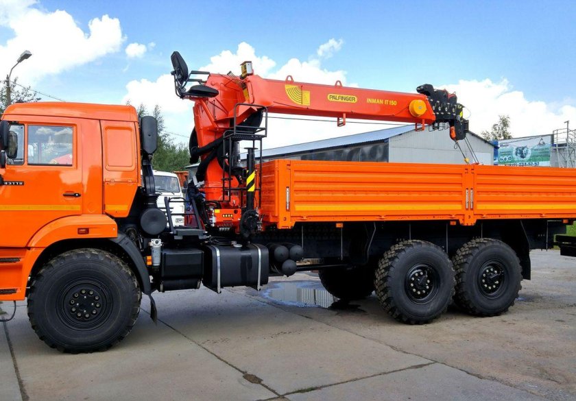 КАМАЗ 43118 бортовой с манипулятором ИТ 150