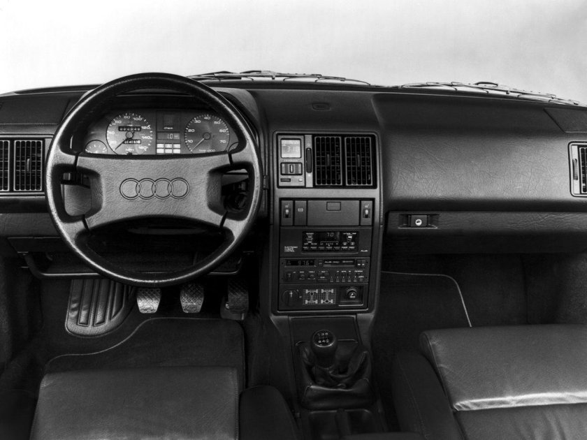 Audi 200 c3 Interior