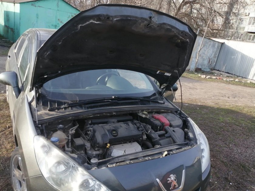 Упор капота Пежо 408