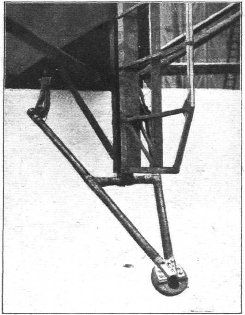 Хвостовой костыль самолета