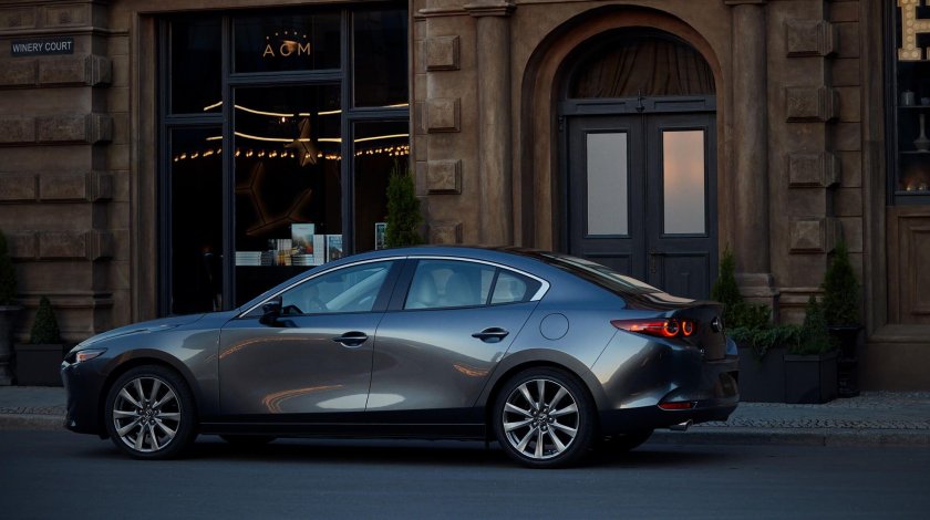 Мазда 3 2021 седан