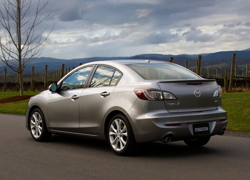 Мазда 3 седан