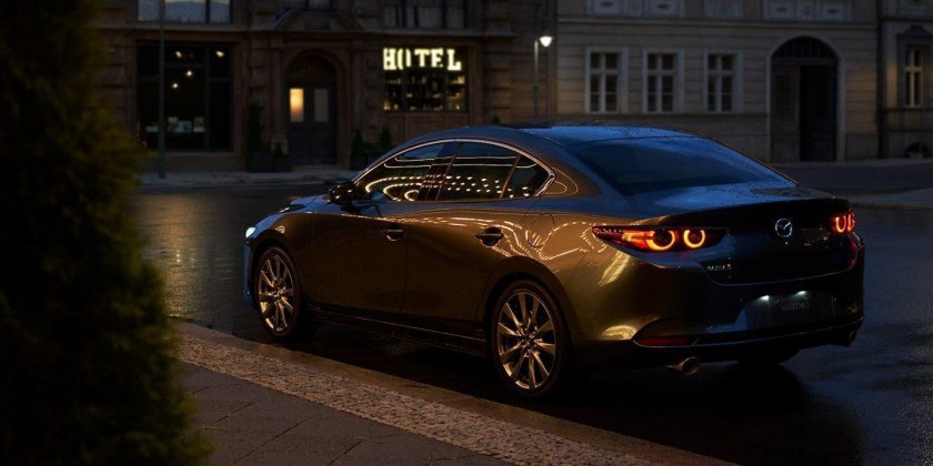 Мазда 3 2021 седан