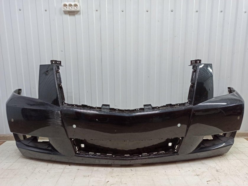 Передний бампер Тойота Авенсис