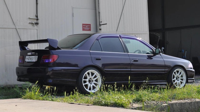 Тойота Карина 211