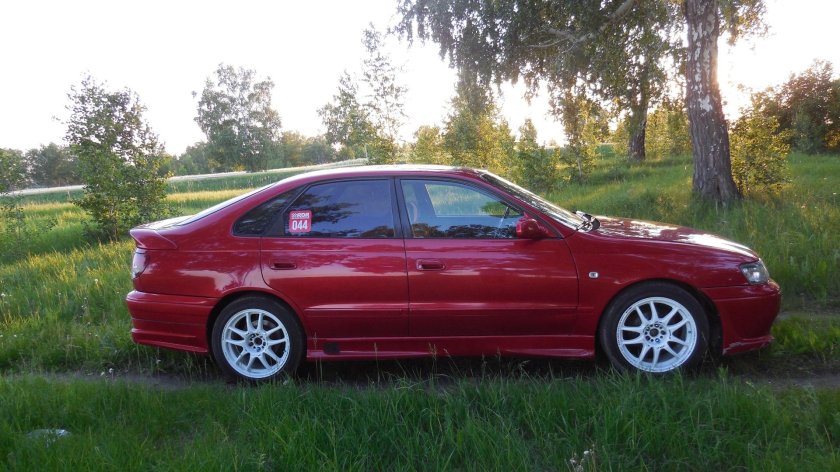 Тойота Карина 1996 хэтчбек