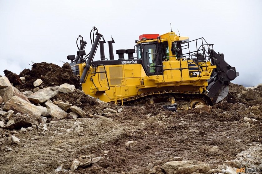 Бульдозер Komatsu d375