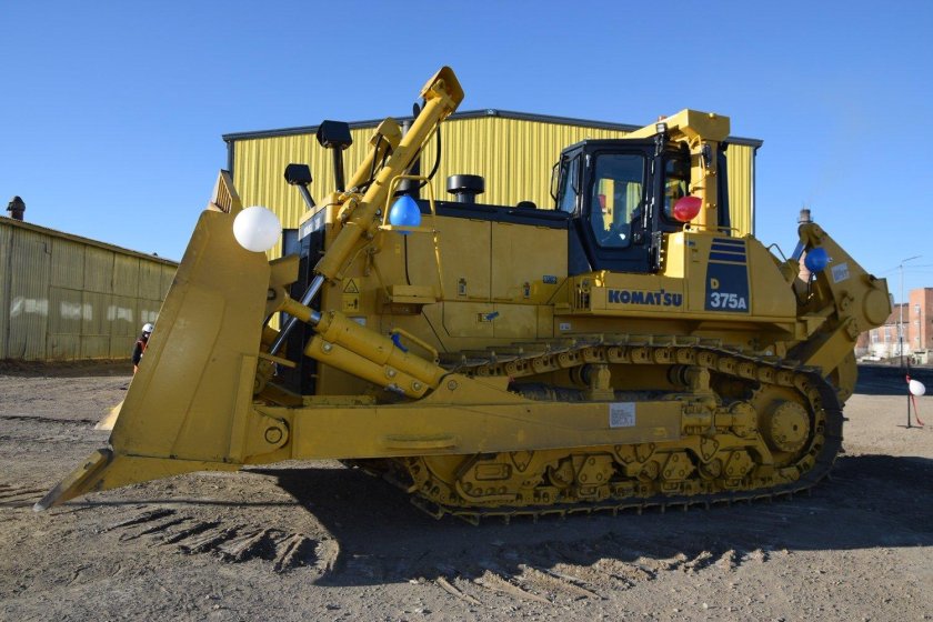 Komatsu 375 бульдозер