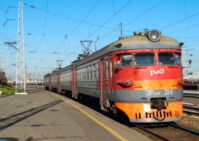 Электричка эр 9