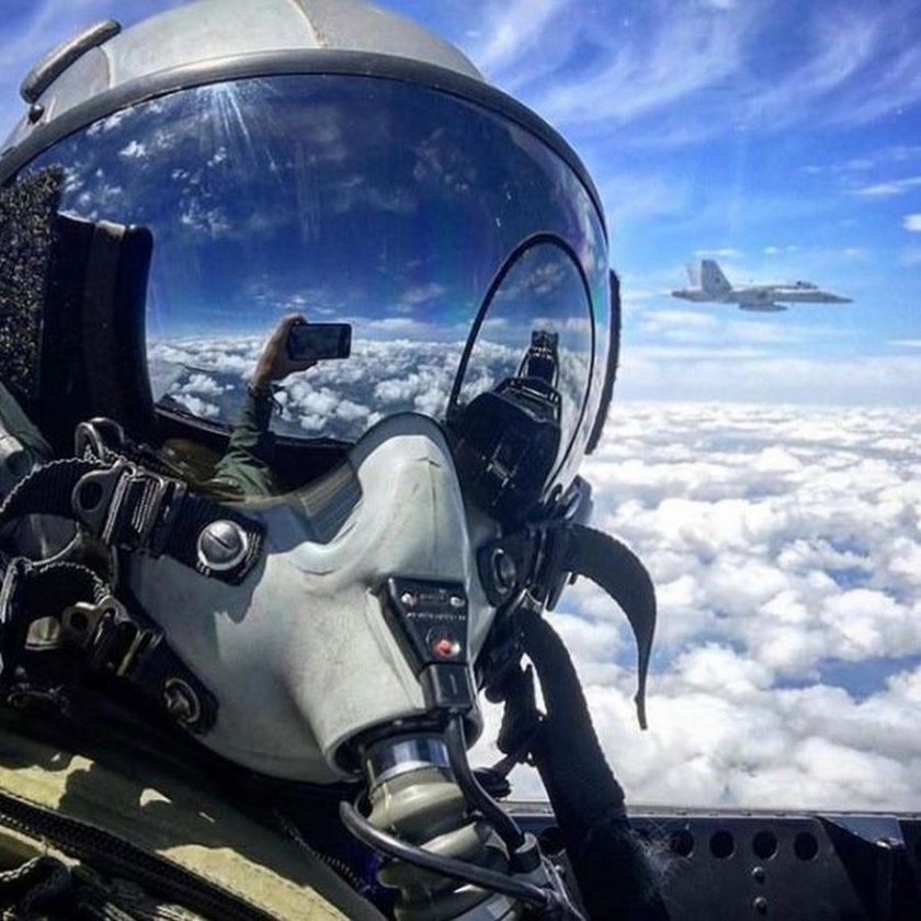 Пилот истребителя