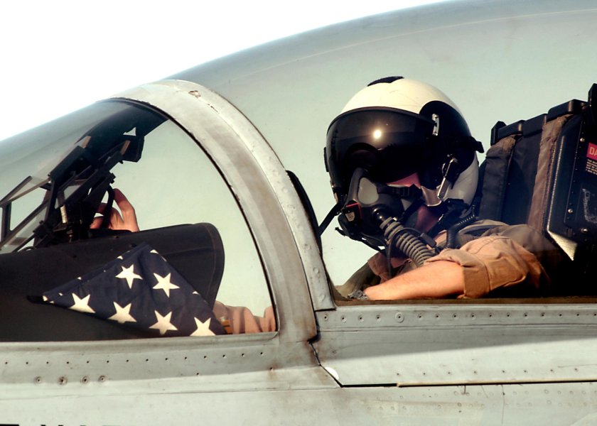 Пилот f-18
