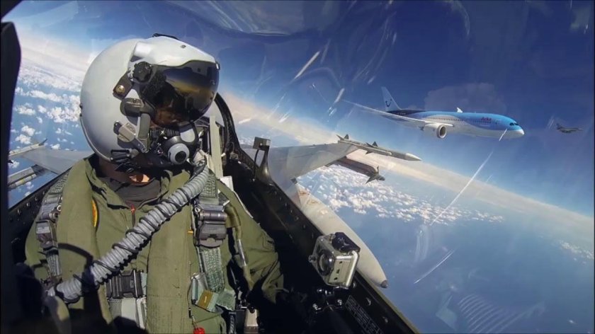 Пилот истребитель