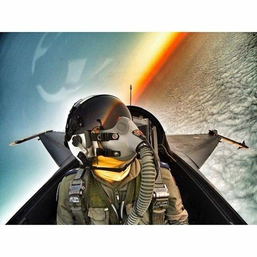 Пилот истребителя