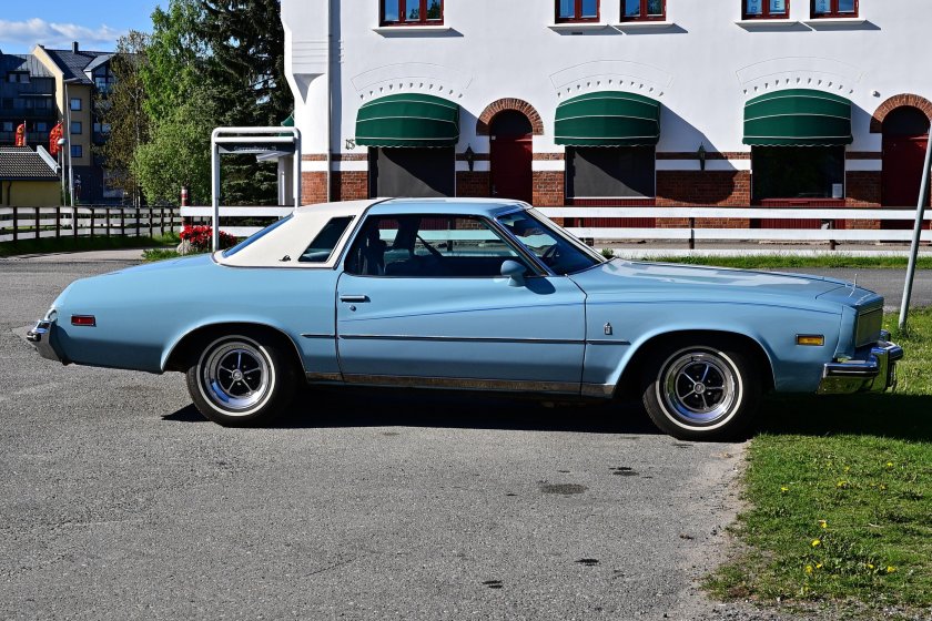 Oldsmobile cutlass supreme coupe