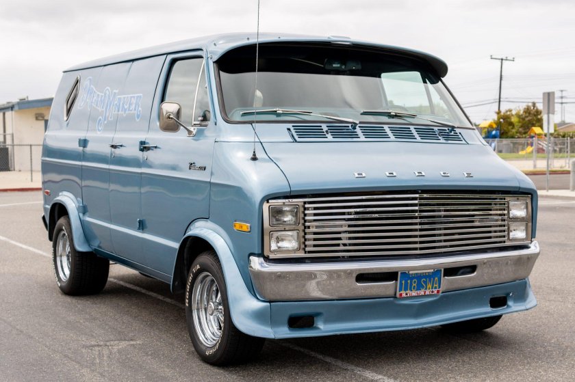 1977 Dodge Tradesman 200