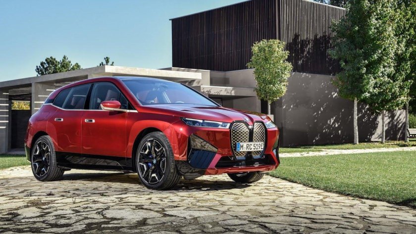 IX BMW электрокроссовер