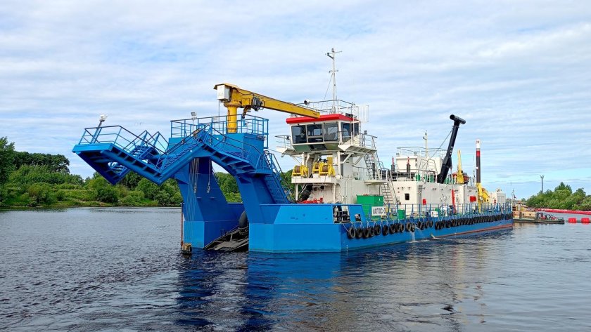 Земснаряд для добычи песка