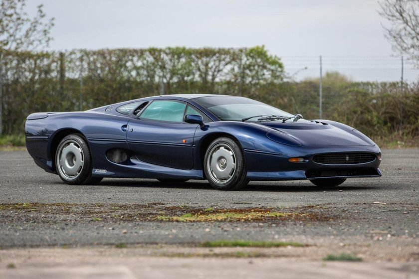 Jaguar XJ 220