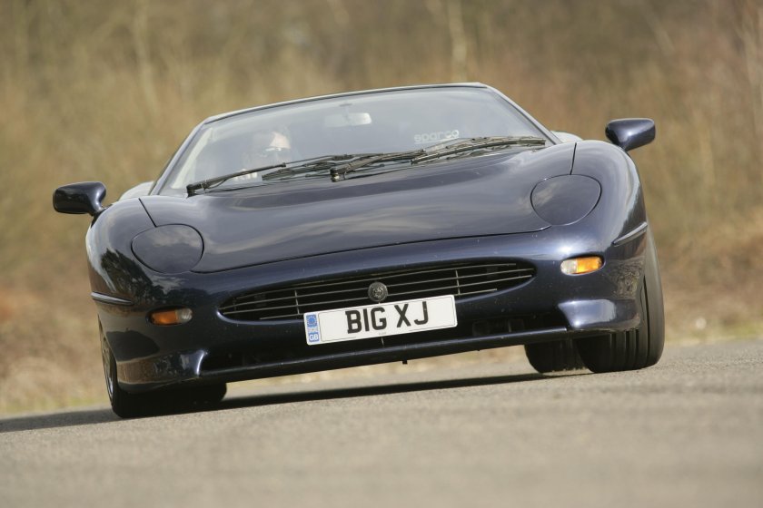 Jaguar XJ 220