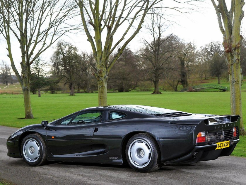 Jaguar XJ 220