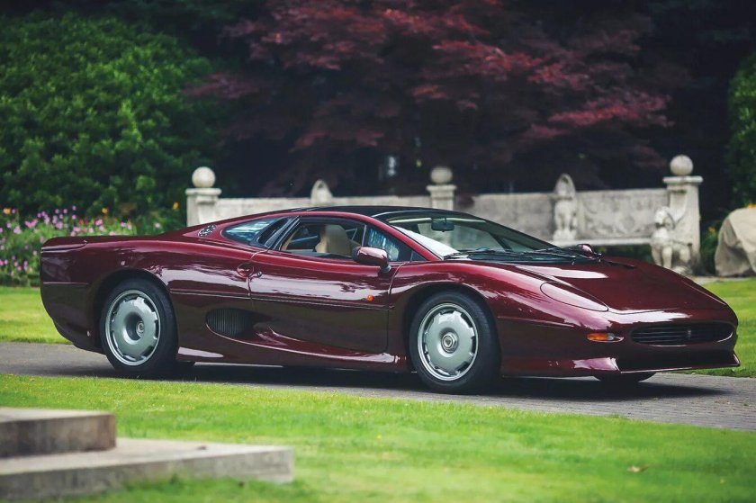 Jaguar XJ 220