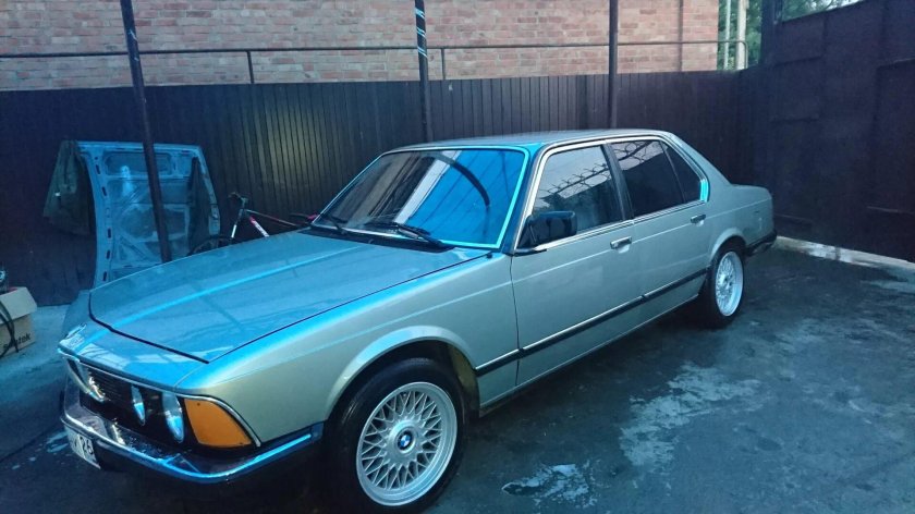 БМВ акула е23