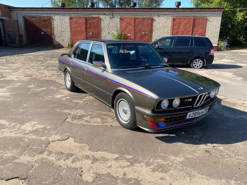 БМВ 735 акула