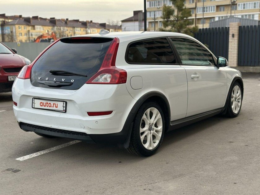 Вольво хэтчбек 2010