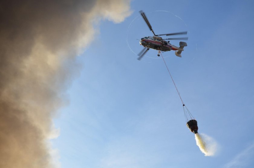 Картинка Зеленоград вертолет тушит