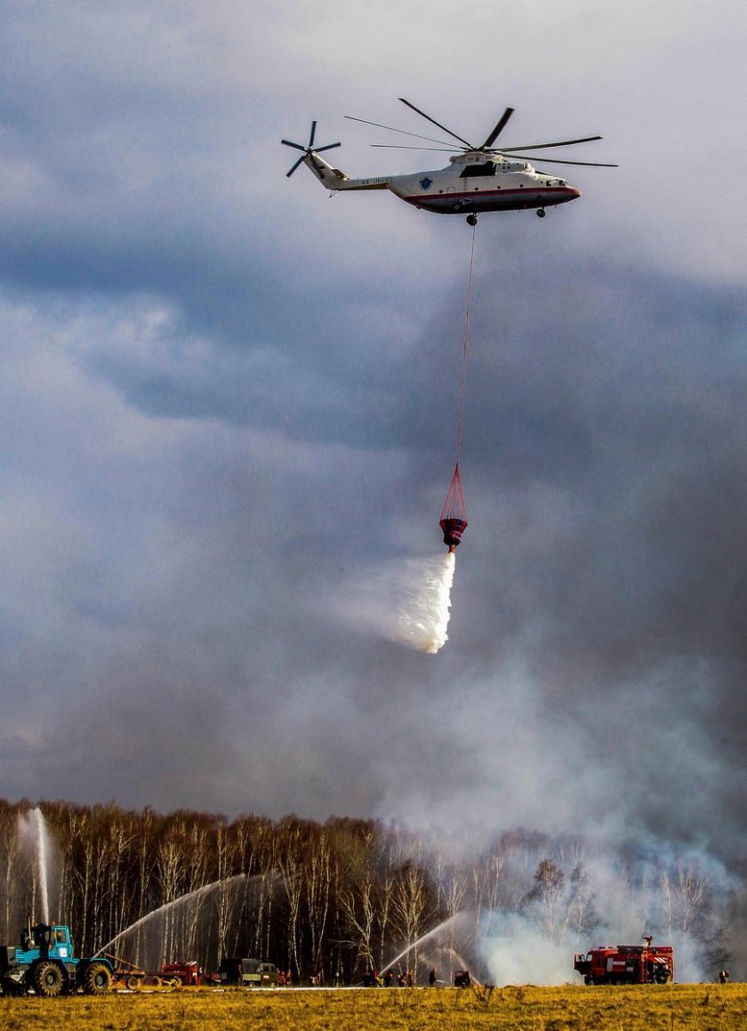 Вертолёт МЧС России для тушения пожаров