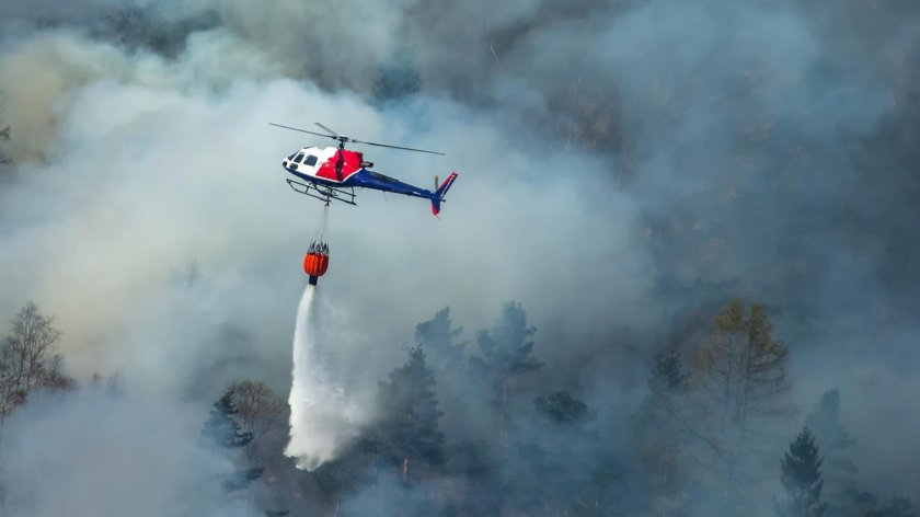 Поделка вертолет тушит лес