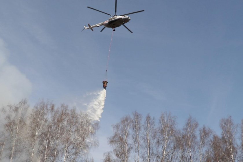 МЧС России вертолет тушит