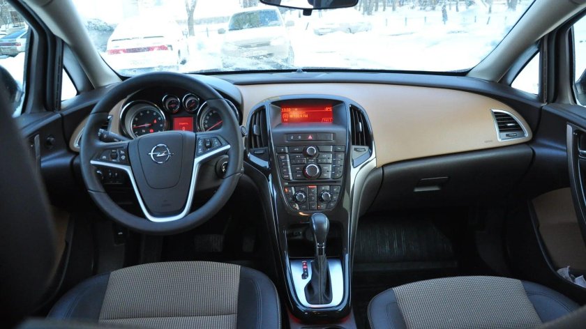 Opel Astra j 2011 салон