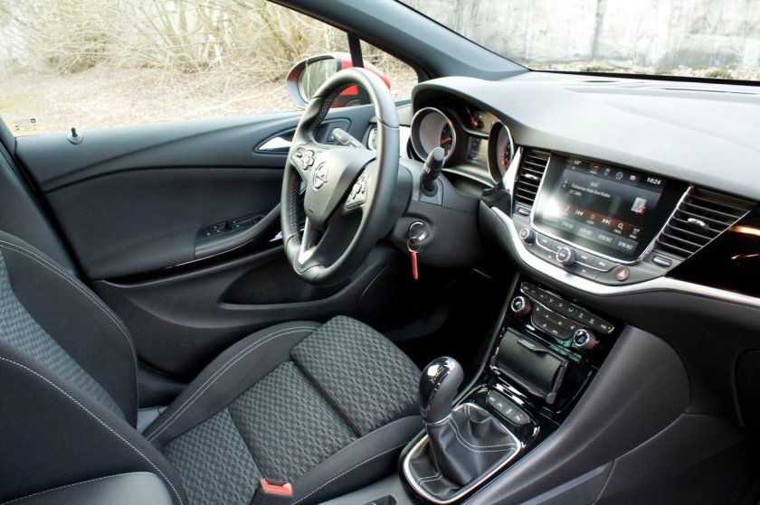 Opel Astra 2017 салон